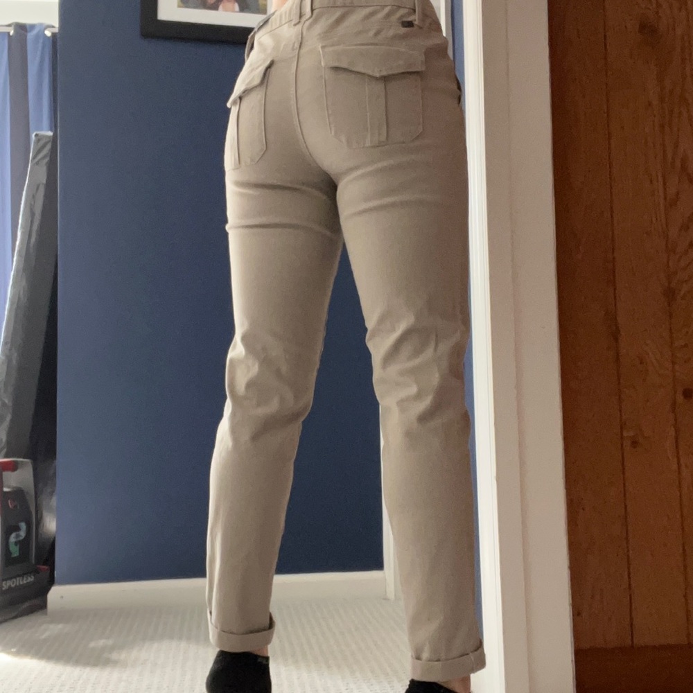 Beige skinny pants. Size 6